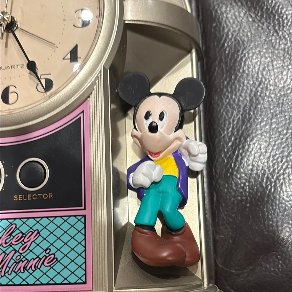 Vintage Mickey & Minnie Clock - Picture 6 of 7